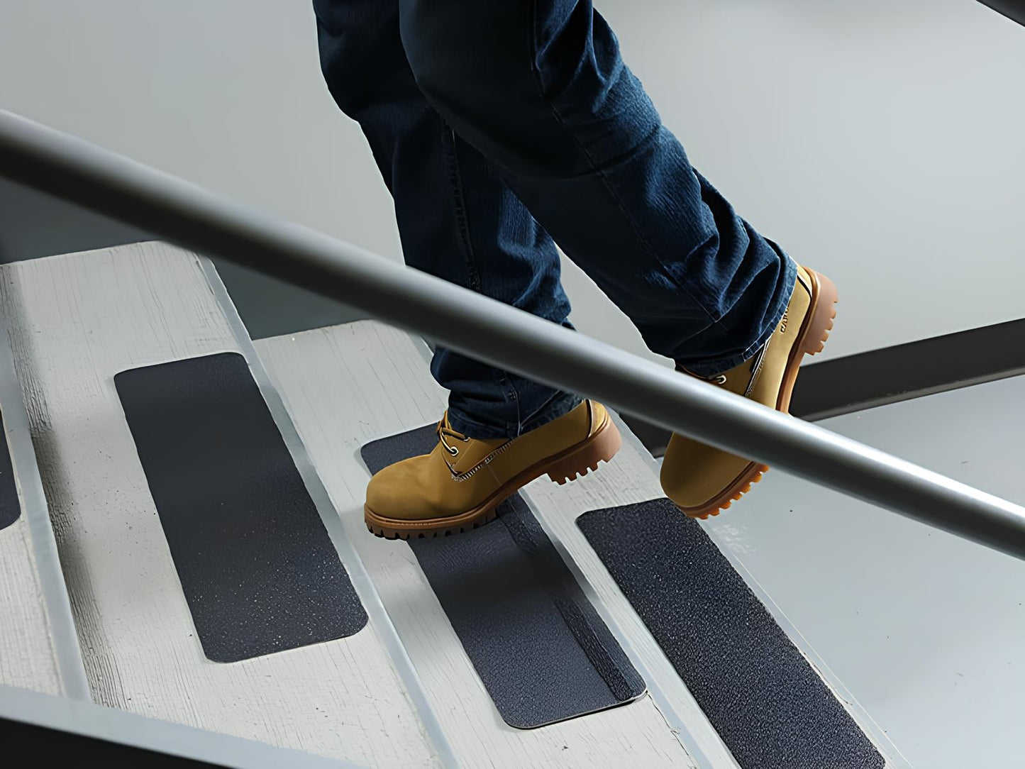 Protivklizna traka za stepeniste - crna